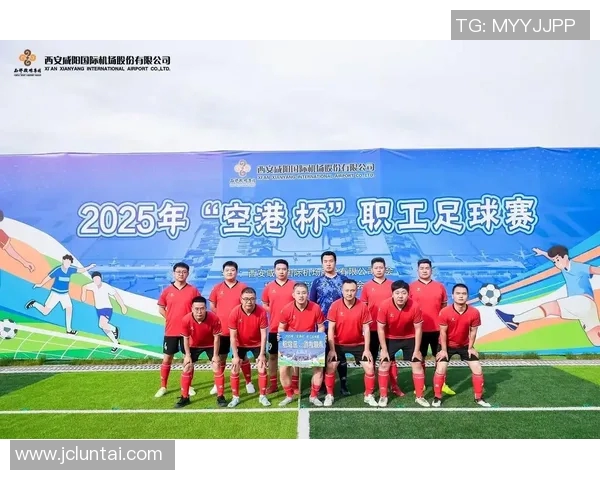 足球明星比心动作背后的温暖故事与球迷情感连接